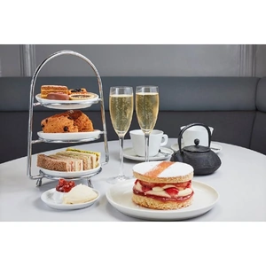 Buy A Gift Visit to The National Gallery with Afternoon Tea and Fizz for Two