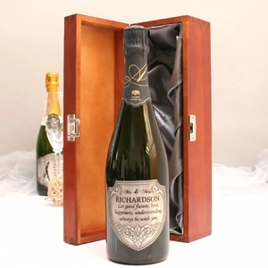 Giftsonline4u Personalised Mr and Mrs Vintage Champagne Gift with Pewter Label