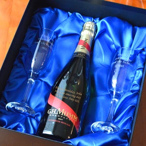 Giftsonline4u Engraved Mumm Champagne Gift Set with Engraved Champagne Flutes